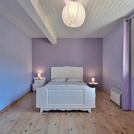 Au Milieu Des Chevaux Merens * Castelnau-Durban