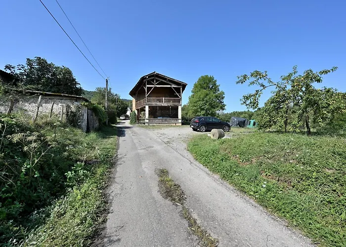 بيت للعطل Au Milieu Des Chevaux Merens *